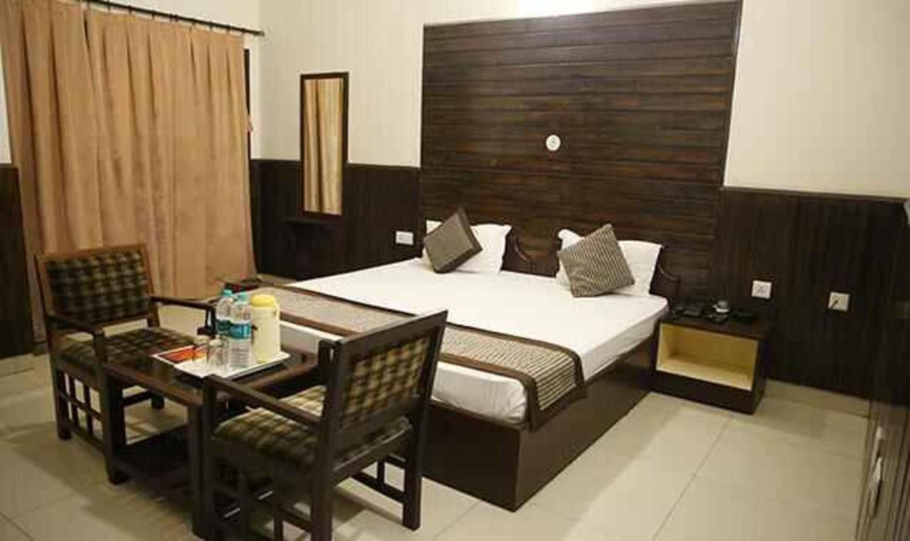 Fabhotel Corbett Inn Rudrapur Екстериор снимка